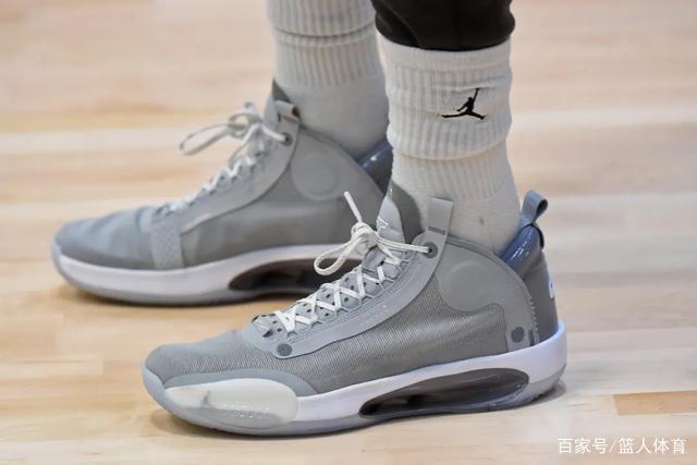 中国男篮不敌塞尔维亚 李凯尔6分4板赵睿13分