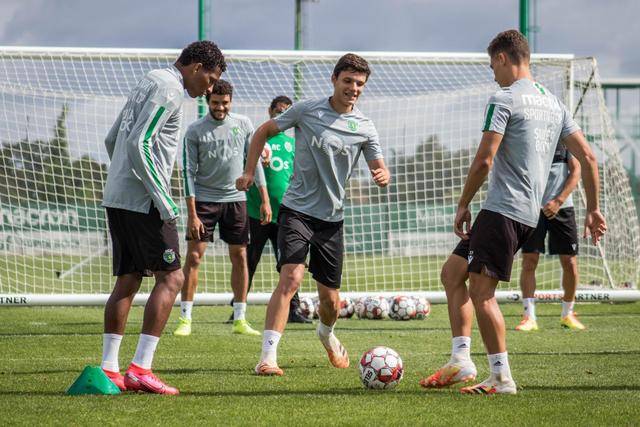 哈利伯顿24分字母利拉德缺阵 步行者擒雄鹿3-1