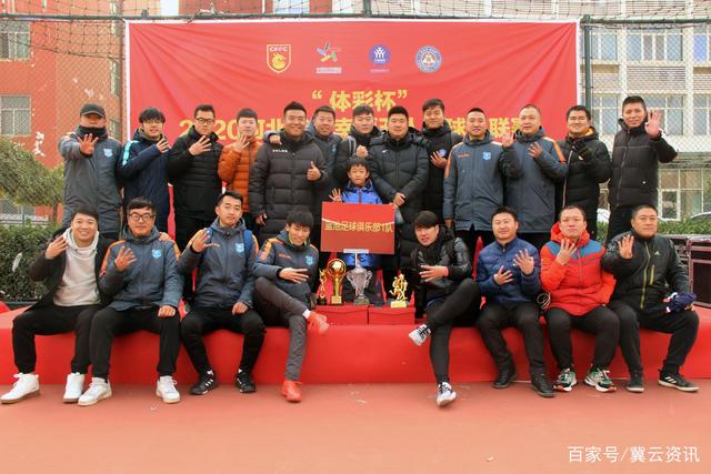 媒体人：新疆球员刘懿霆在体测中膝盖受伤