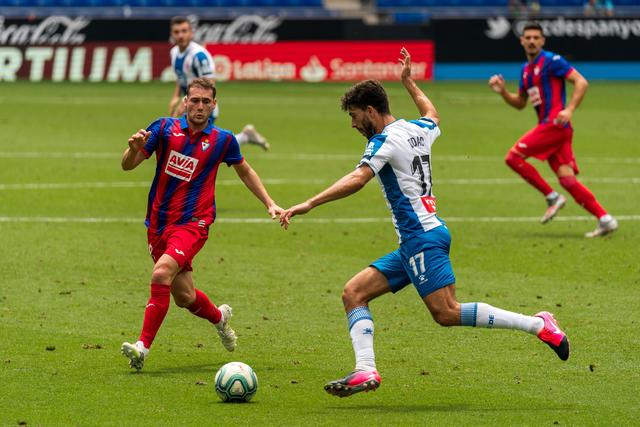 阿德巴约：10点半训练我8点半就到 C罗已经在游泳